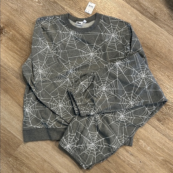 Gray Spiderweb Ladies Fleece Set - Picture 2 of 7